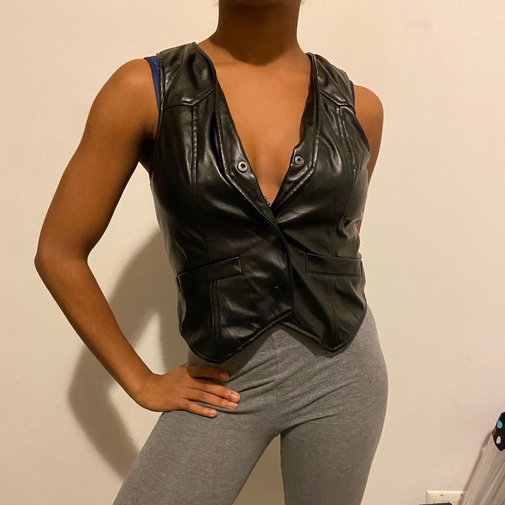 Adika leather Vest - Picture 3 of 8